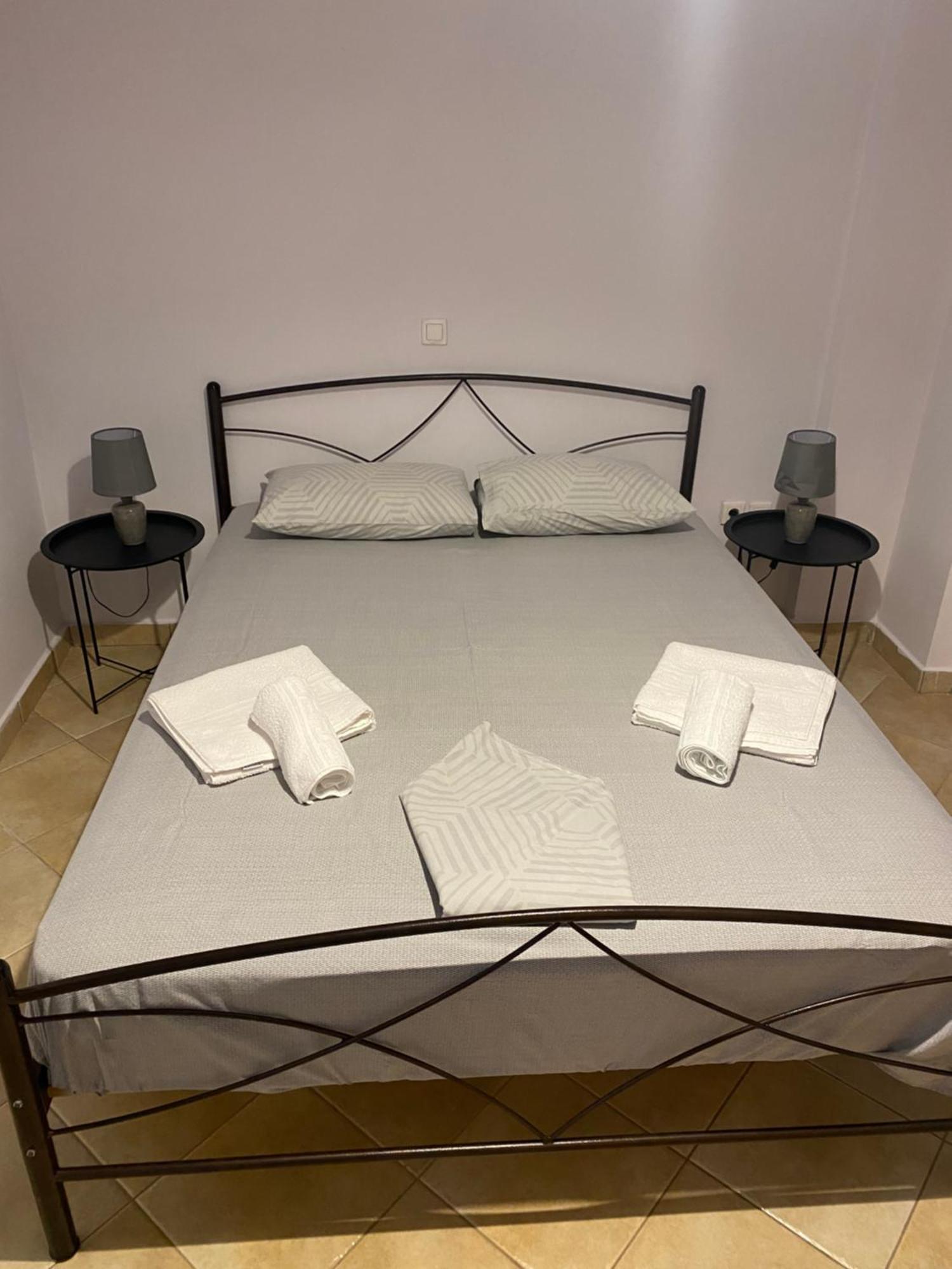 Alexis Apartments Pylos Esterno foto