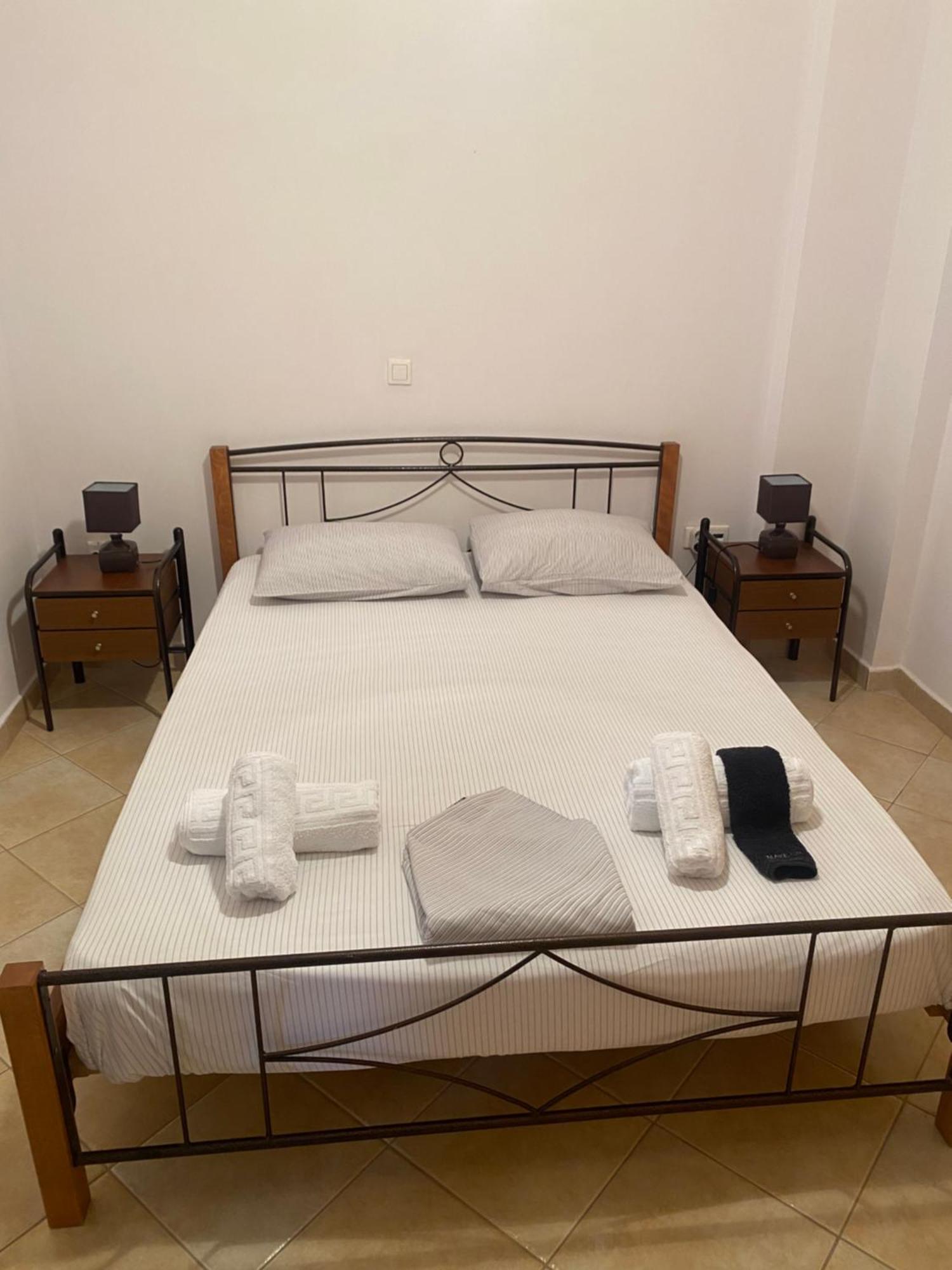Alexis Apartments Pylos Esterno foto